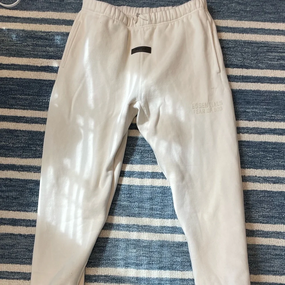 Essentials pants - Picture 1 of 3
